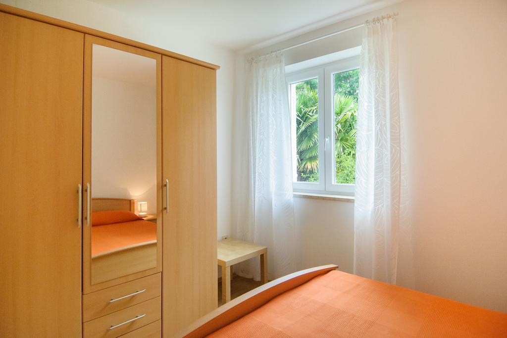 Studio And Apartment Nadia With Garden Poreč Exterior foto