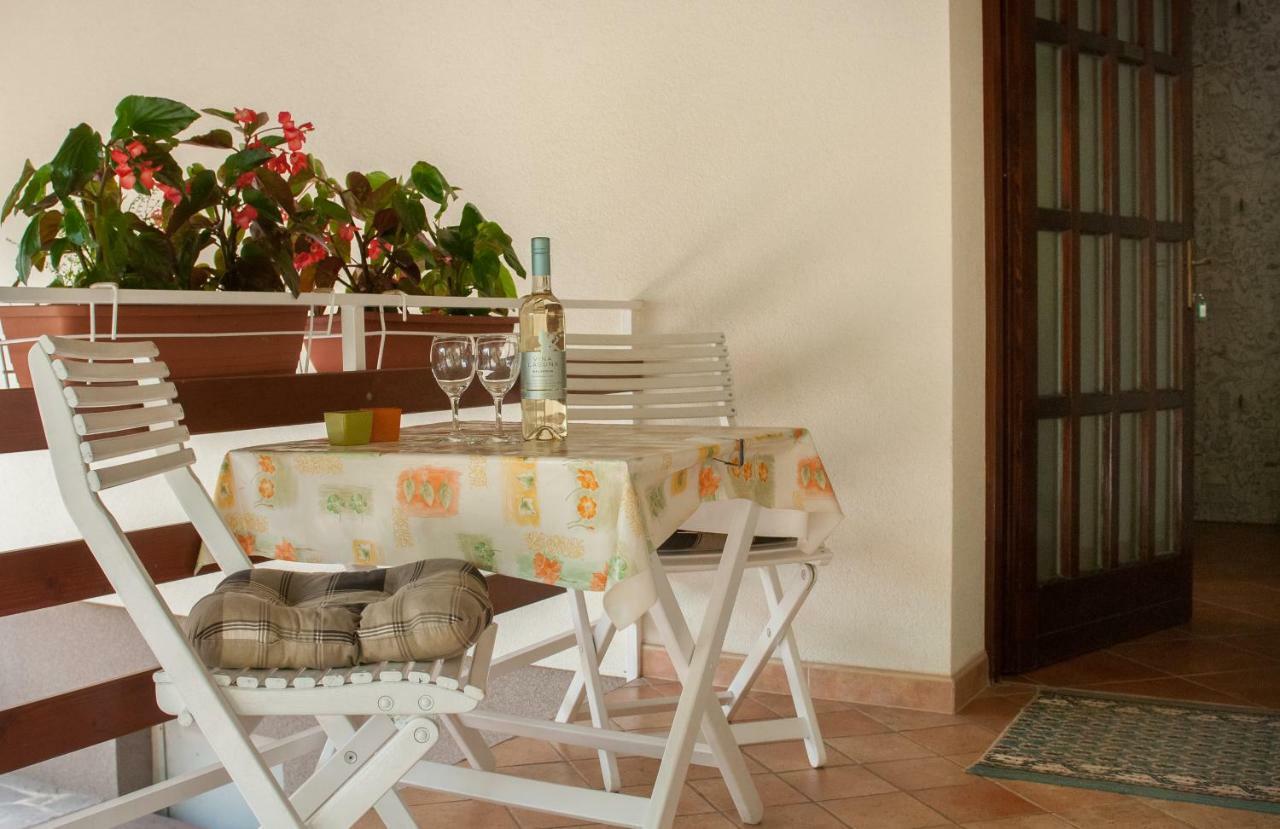 Studio And Apartment Nadia With Garden Poreč Exterior foto